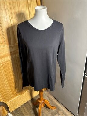 Athleta Black Long-Sleeve Crewneck Tee